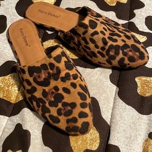 Pierre Dumas size 8 slide on flat; leopard print